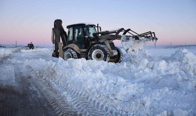 Araban'da karla mücadele sürüyor