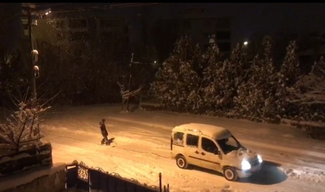 Araca bağladığı iple karda kaydı