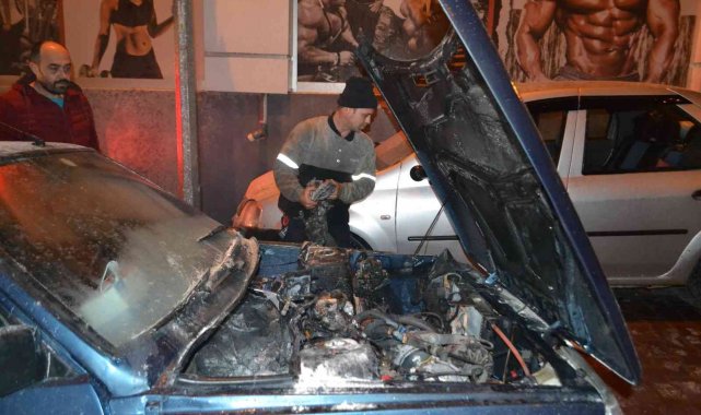 Aracı yandı, üzüntüden &quot;Garibin bir arabası vardı, şimdi o da yok&quot; dedi