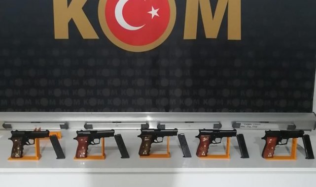 Aracında 5 ruhsatsız tabanca ile yakalandı