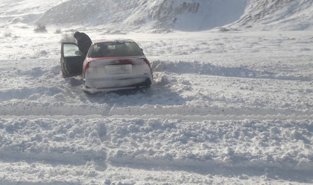 Araçlar tipide mahsur kaldı