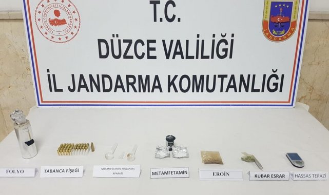 Araçtan her çeşit uyuşturucu çıktı