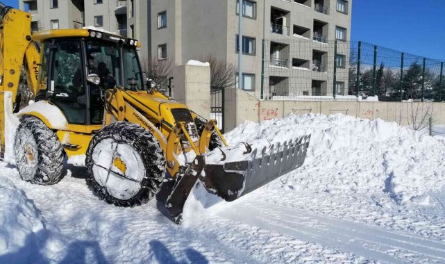 Arapgir'de kar mesaisi sürüyor