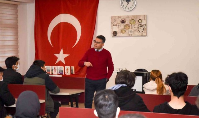 Arif Nihat Asya şiirleriyle anıldı