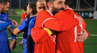 Arkadaşı için futbol kariyerine veda etti