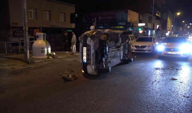 Arnavutköy&#039;de kontrolden çıkan araç yan yattı
