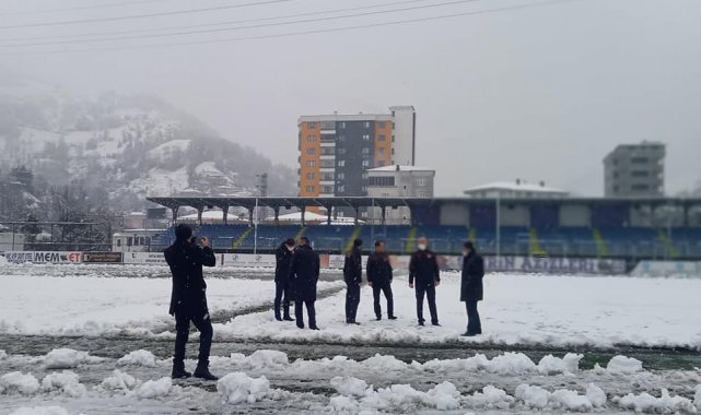 Artvin'de kar yağışı nedeniyle 3. Lig maçı ertelendi