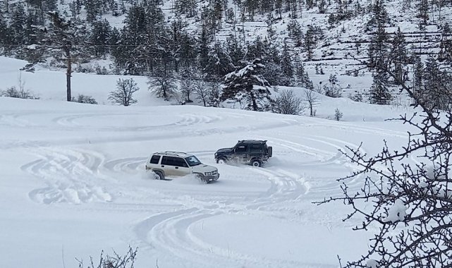 Artvin&#039;de Off-road tutkunları karı eğlenceye dönüştürdü