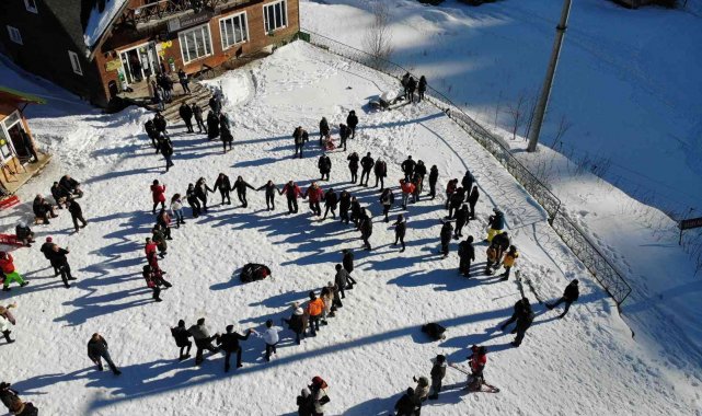 Artvin'in Atabarı Kayak Merkezinde hamsi şenliği düzenlendi