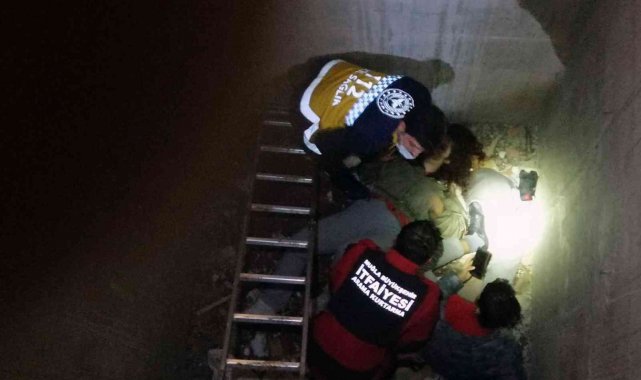 Asansör boşluğuna düşen 2 kişi kurtarıldı