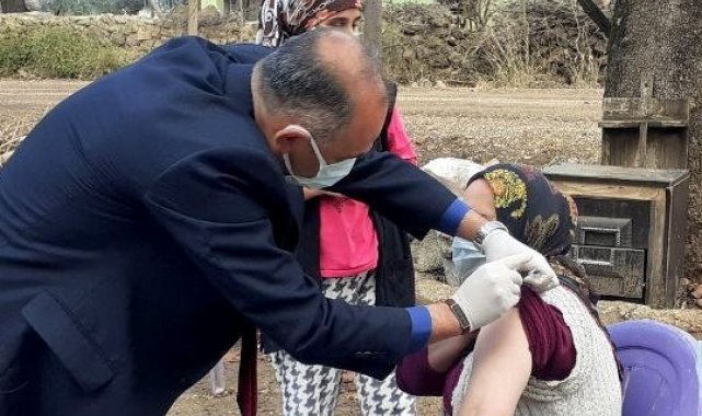 Aşılamada Türkiye birincisi olan Osmaniye'de vatandaşlar evlerinde aşılanıyor