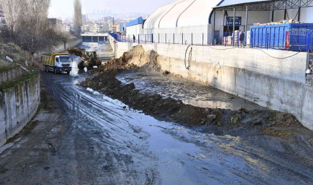 ASKİ&#039;den Ankara Çayı&#039;nda temizlik