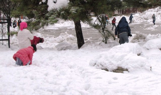 Aslanapa'da okullara 1 günlük kar tatili
