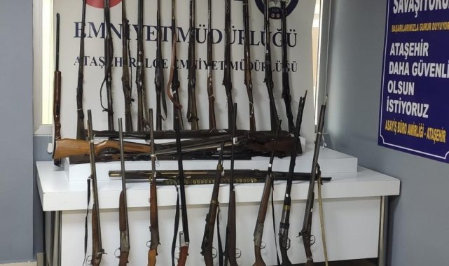Ataşehir'de antika silah deposuna baskın: 35 tüfek ve tabanca ele geçirildi