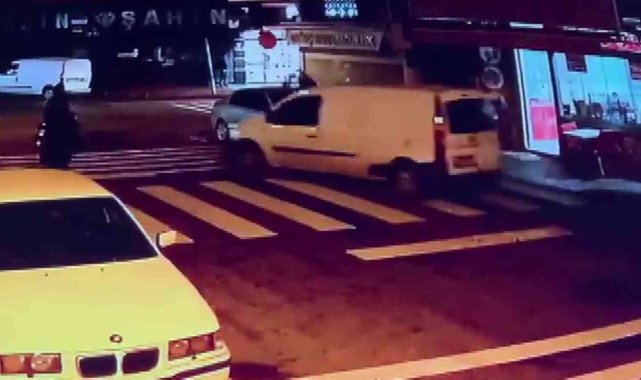 Ataşehir&#039;de ekmek dağıtan fırıncının aracının çalındığı anlar kamerada