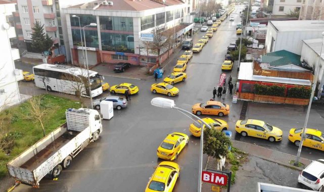 Ataşehir'de taksimetre nöbeti: Araçlarda akü bitti