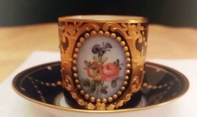 Atatürk'ün kullandığı fincan altlığı kayıp mı?