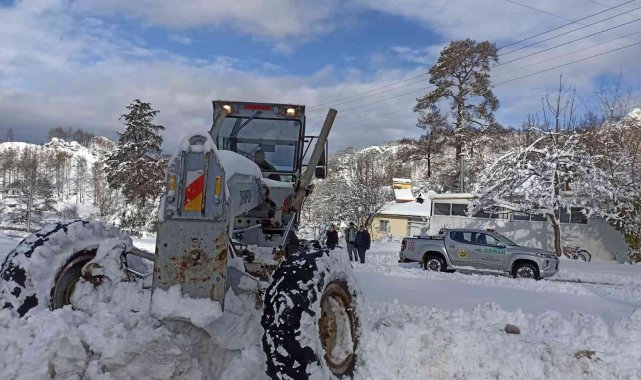Ateş savaşçıları bu kez karla mücadeleye katıldı