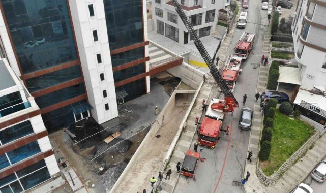 Ateşehir&#039;de 18 katlı binanın dış cephesi yandı