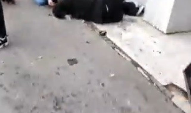 Avcılar&#039;da kaldırıma çıkan otomobil yayaya çarptı