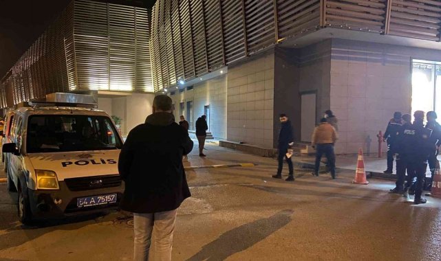 AVM önünde silahlı kavga: 2 yaralı