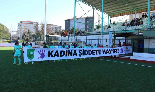 Avrupa'nın En İyi Türk Kadın Futbolcusu Defterli şiddete 'hayır' dedi