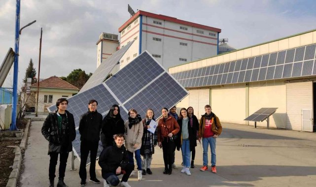 Avrupalı gençler Solartürk tesislerini gezdi