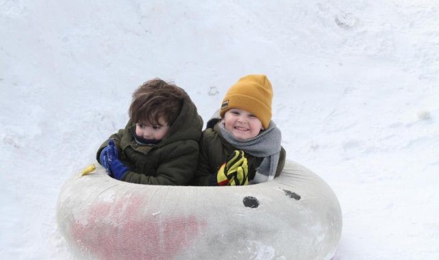 Ayder kar festivalinde şambrellerle kaymak yasaklandı