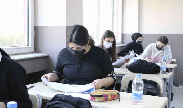 Aydın Büyükşehir Belediyesi öğrenciler için ücretsiz deneme sınavı düzenledi