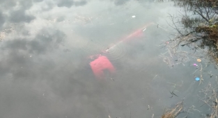 Aydın’da itfaiye aracı sulama kanalına devrildi