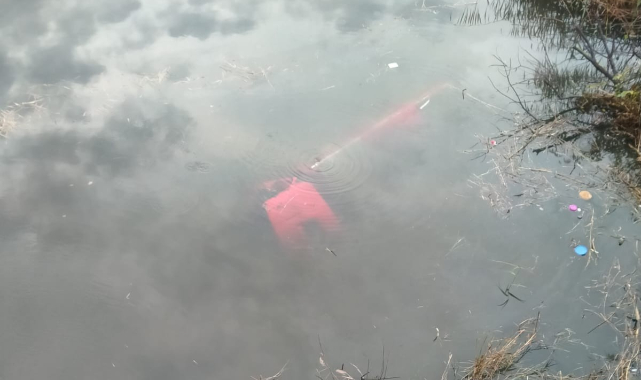 Aydın’da itfaiye aracı sulama kanalına devrildi