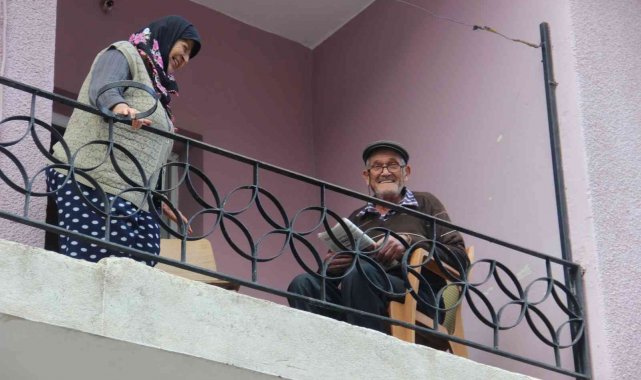 Aydın'da 81 yaşındaki Nevzat amca gençlere örnek oluyor