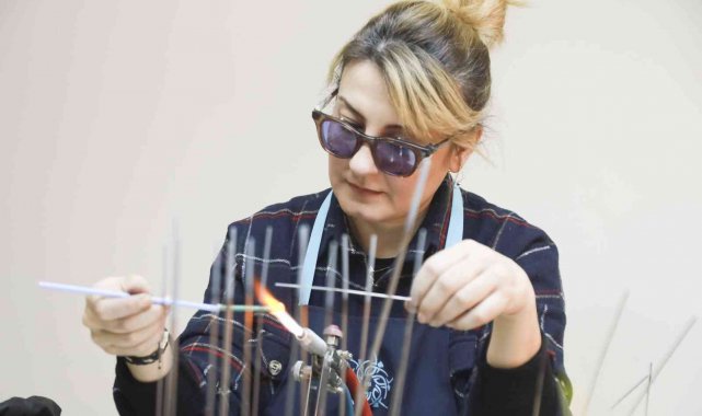 Aydın'ın nazar boncukları Büyükşehir Belediyesi kurslarında üretiliyor