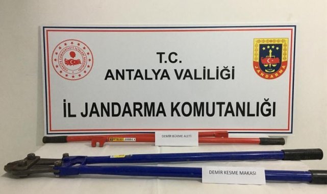 Aynı gün 4 farklı inşaattan 350 bin TL değerinde malzeme çalan 3 şüpheli yakayı ele verdi