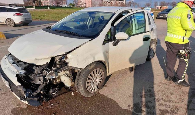 Aynı kavşakta yine kaza