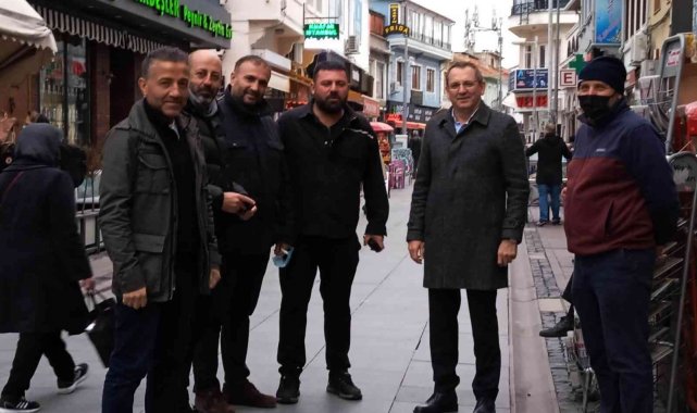 Ayvalık Belediye Başkanı Ergin halkın ve esnafın sorunlarını ilk ağızdan dinliyor