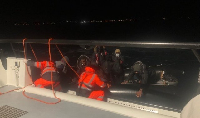 Ayvalık'ta 10 düzensiz göçmen kurtarıldı