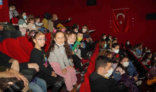 Ayvalık'ta öğrenciler sömestre tatilinde tiyatroya doyacak