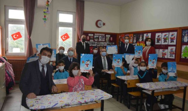 Ayvalık'ta yarı yıl tatilinde öğrencilerin karne heyecanı