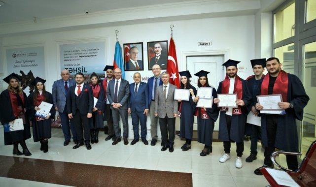 Azerbaycan&#039;da mezuniyet sevinci