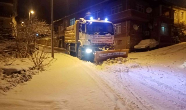 Bağcılar&#039;da gece-gündüz kar mesaisi