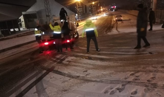 Bağlar Belediyesinden kırsal yerleşim yerlerinde kar temizleme seferberliği