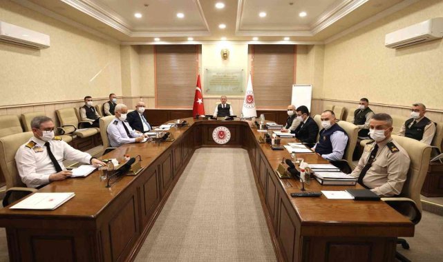 Bakan Akar, Kuvvet Komutanları ile videolu toplantı gerçekleştirdi