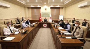 Bakan Akar, Kuvvet Komutanları ile videolu toplantı gerçekleştirdi