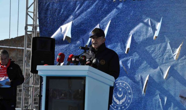 Bakan Akar: "Hiçbir zaman şehitlerimizin kanlarını yerde bırakmadık, bırakmayacağız"