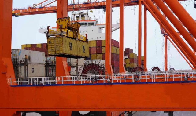 Bakan Karaismailoğlu: "2021'de elleçlenen konteyner miktarı 12,5 milyon TEU'yu aştı"