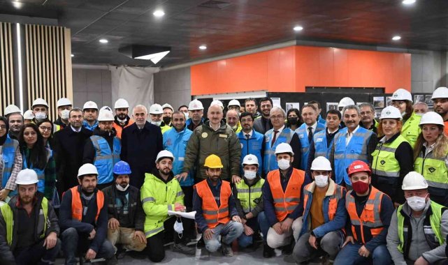 Bakan Karaismailoğlu, "Bizim ulaşım politikamızda yolda kalan otobüsler değil, günde 1 milyonun üzerinde yolcu taşıyacak metro hatları var"