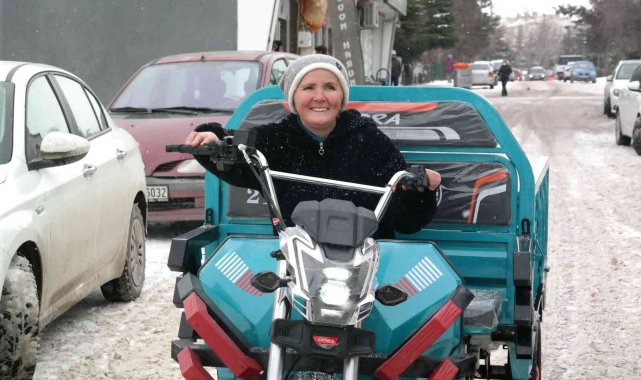 Bakan Kurum'dan ekmek teknesi çalınan kadının gözyaşlarını dindiren jest