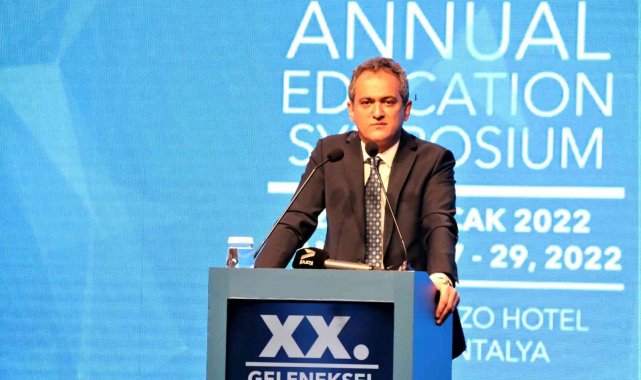 Bakan Özer: &quot;Yüz yüze eğitime devam edeceğiz&quot;