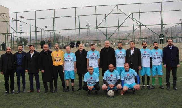 Bakan Soylu, maçın başlama vuruşunu yaptı